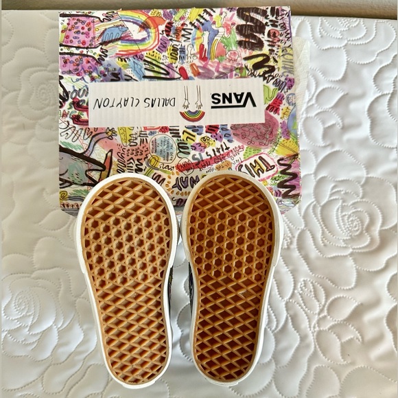 Vans Dallas Clayton Unicorn Sk8-Hi Zip Sneaker - Picture 7 of 16